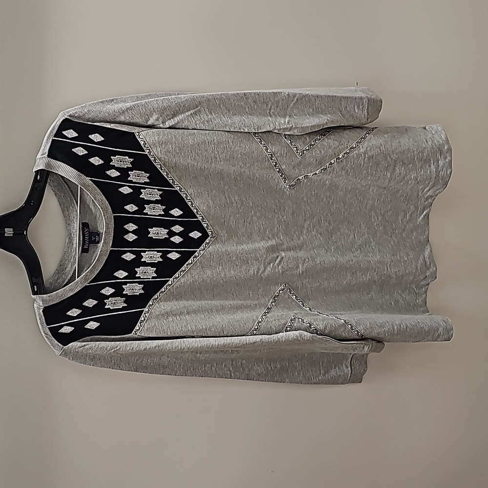 Womens- Roaman's- Sweatshirt / Tunic with Embroidery- size: (Large)